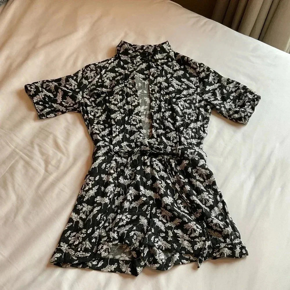 Rag & Bone Surplus Floral Black and White Printed Romper Shorts Tie Waist Size 0 - Picture 2 of 5